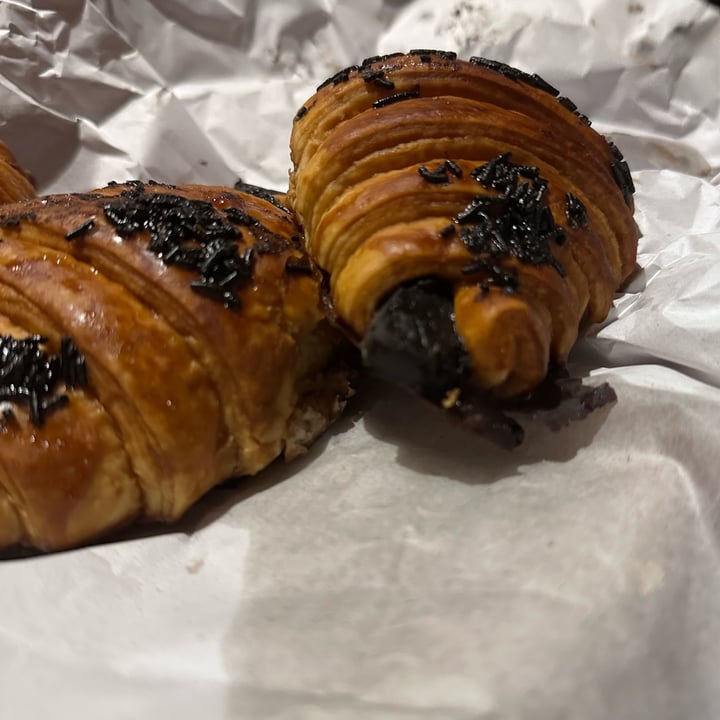 photo of Auroville Bakery Vegan Chocolate Croissant shared by @arjun04 on  12 Oct 2024 - review