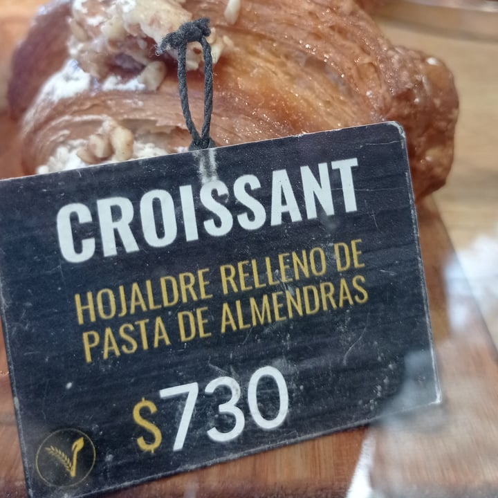 photo of Craft Vegan Bakery Palermo Soho medialuna de hojaldre rellena crema de almendras shared by @malalafontan on  17 Aug 2023 - review