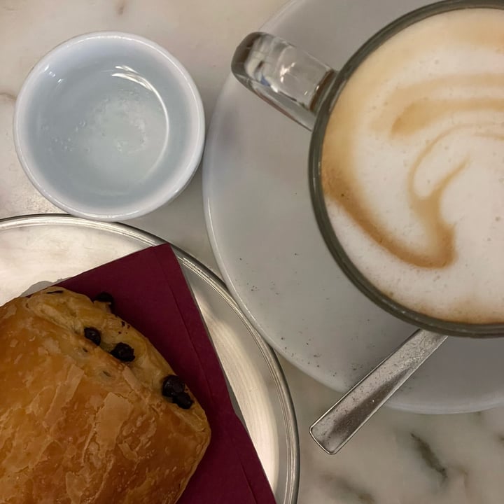 photo of Al vej Bicerin Sccottino al cioccolato con cappuccino d’avena shared by @hachi on  06 Sep 2024 - review