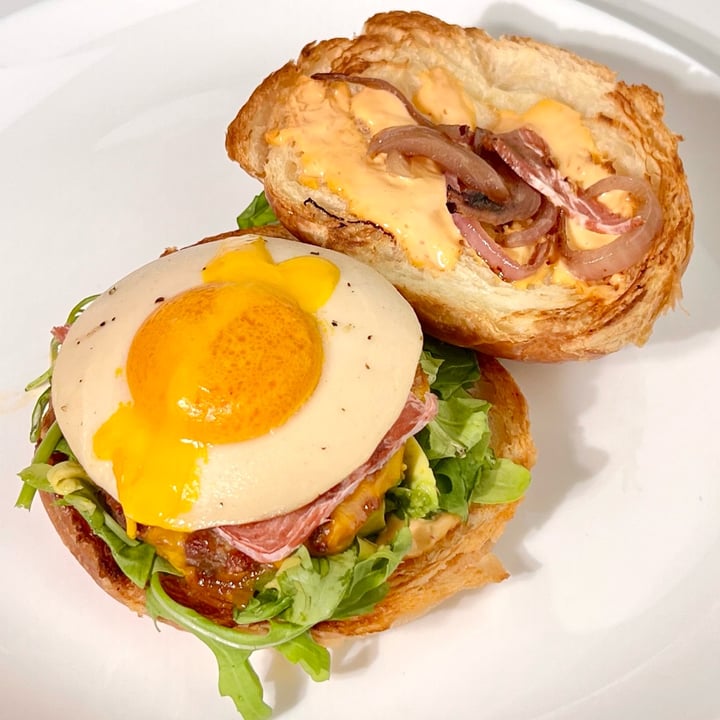 photo of Chubby Bunny Croissan’wich with Yo Egg Sunny Side Up Egg shared by @pdxveg on  30 Sep 2023 - review