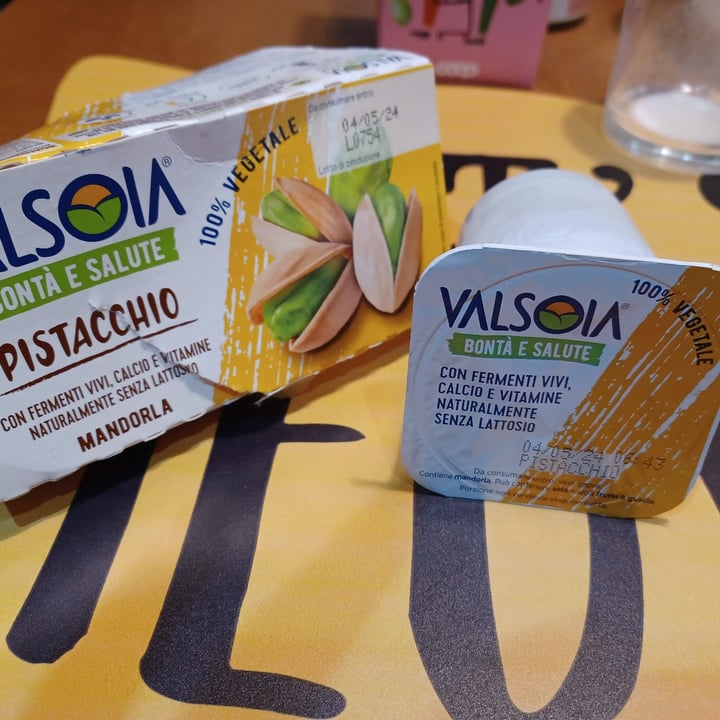 photo of Valsoia yogurt al pistacchio shared by @gloomyaria on  09 Apr 2024 - review