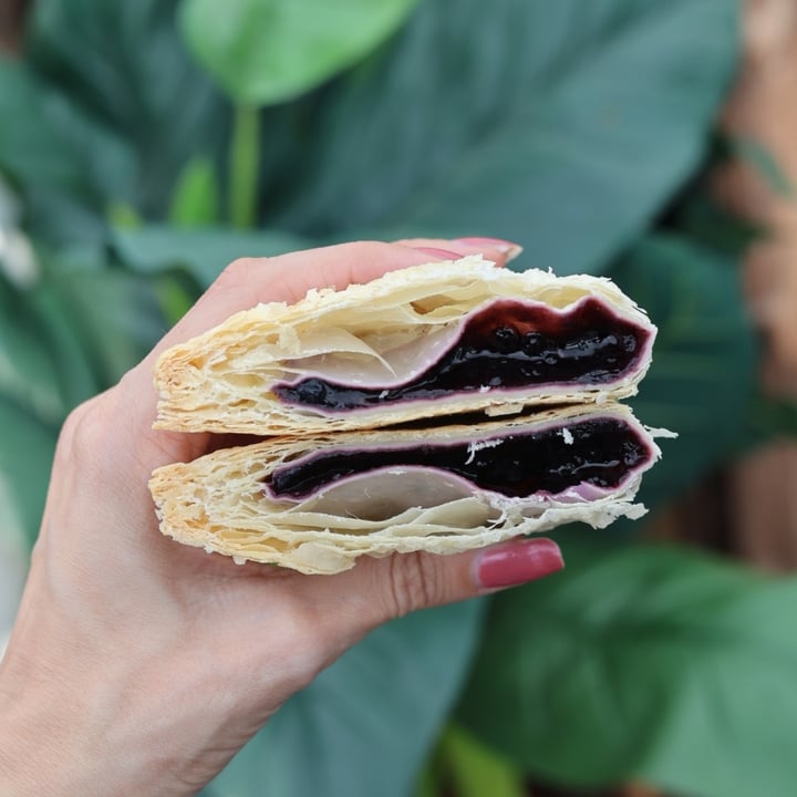 photo of Baker Benji's Vegan Blueberry Turnovers shared by @lizmaselli on  18 Apr 2024 - review