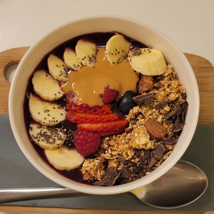 photo of Hiru Txoko Açai Bowl shared by @fivefeetvegan on  10 Mar 2025 - review