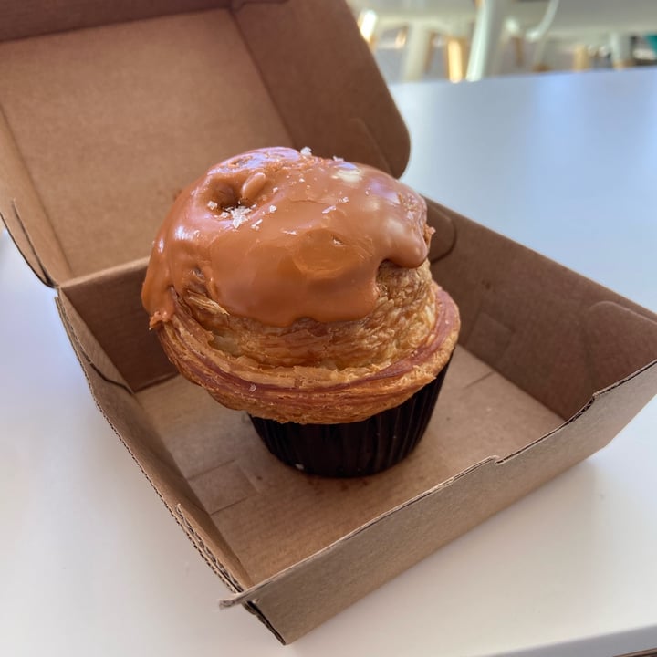 photo of To Live For Bakery & Cafe Salted Caramel Cruffin shared by @veggie-meg on  26 Nov 2023 - review