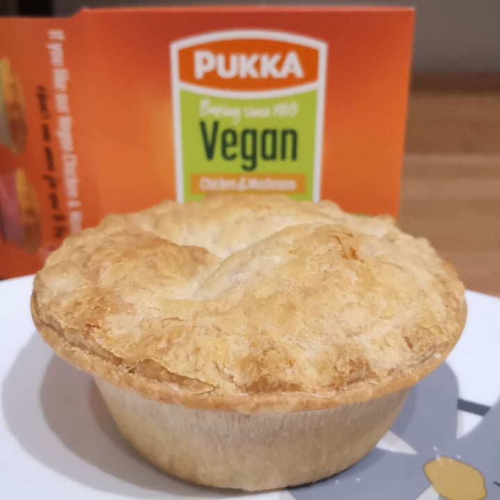 photo of Pukka Vegan chicken and mushroom pie shared by @think-of-the-euth on  12 Nov 2023 - review
