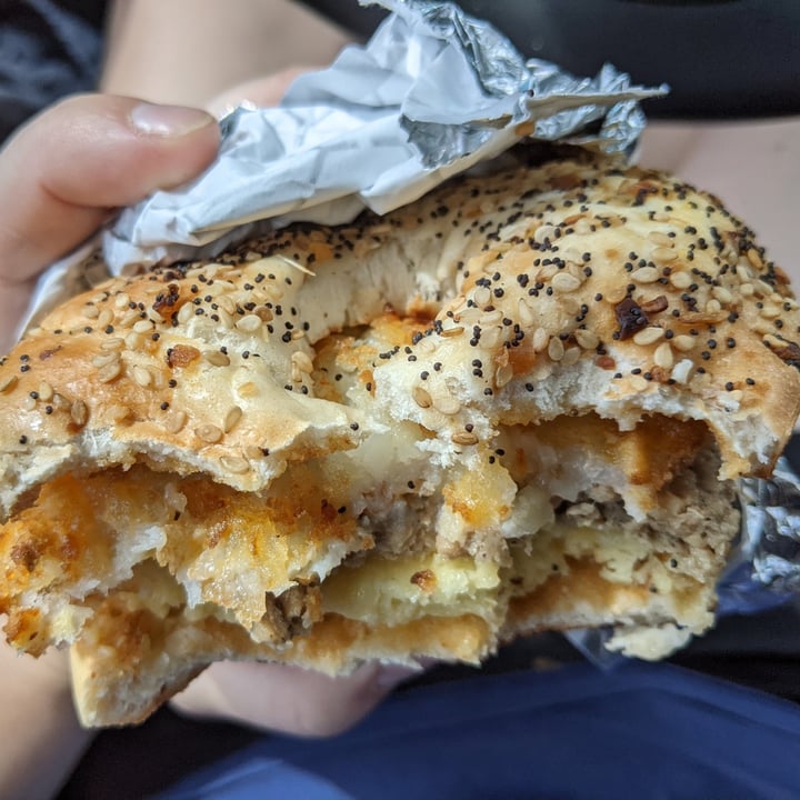 photo of Chillin' Drive Thru Vegan Bagel Sandwich shared by @caseyveganforlife on  08 Jul 2024 - review