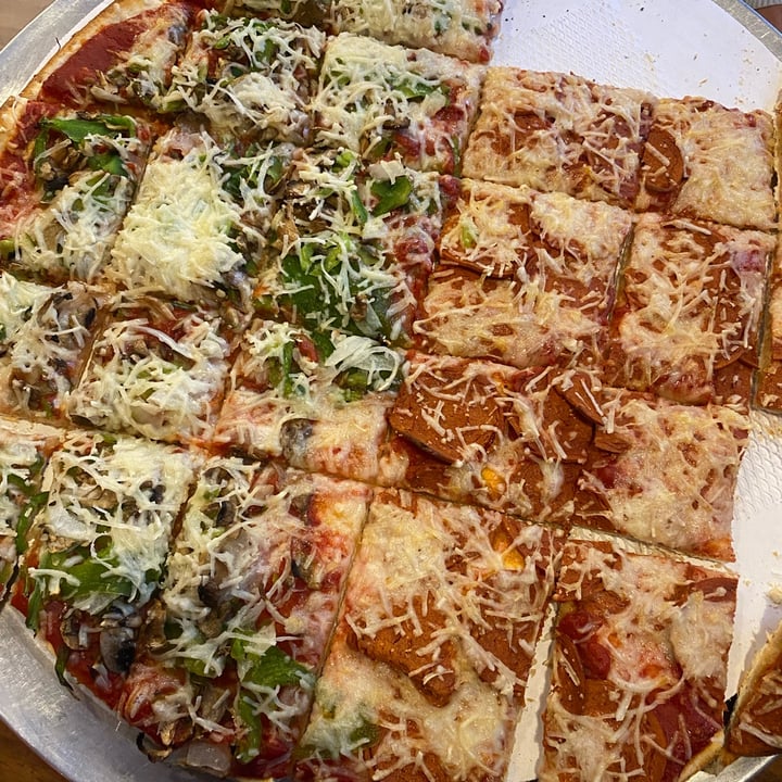 photo of Jimano's Pizzeria vegan pizza shared by @krissyblackband on  04 Mar 2025 - review
