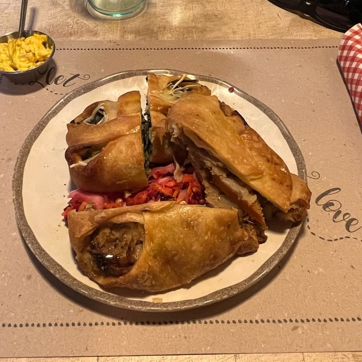 photo of VegAmore Panzerotto con erbette e formaggio veg shared by @claudiog on  27 Sep 2025 - review