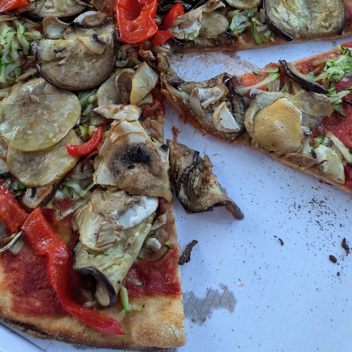 photo of A Tutto Farro pizza con verdure shared by @elisabettaveg on  05 Jul 2025 - review