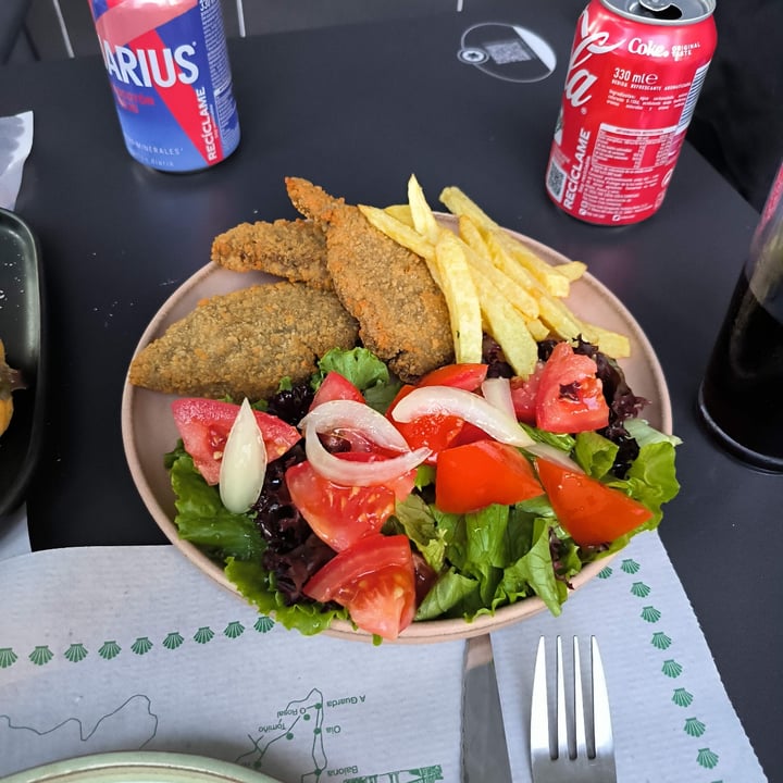 photo of O Fento Gastro Bar Milanesa De Seitán Con Patatas E Ensalada shared by @kabuti on  27 Jul 2024 - review