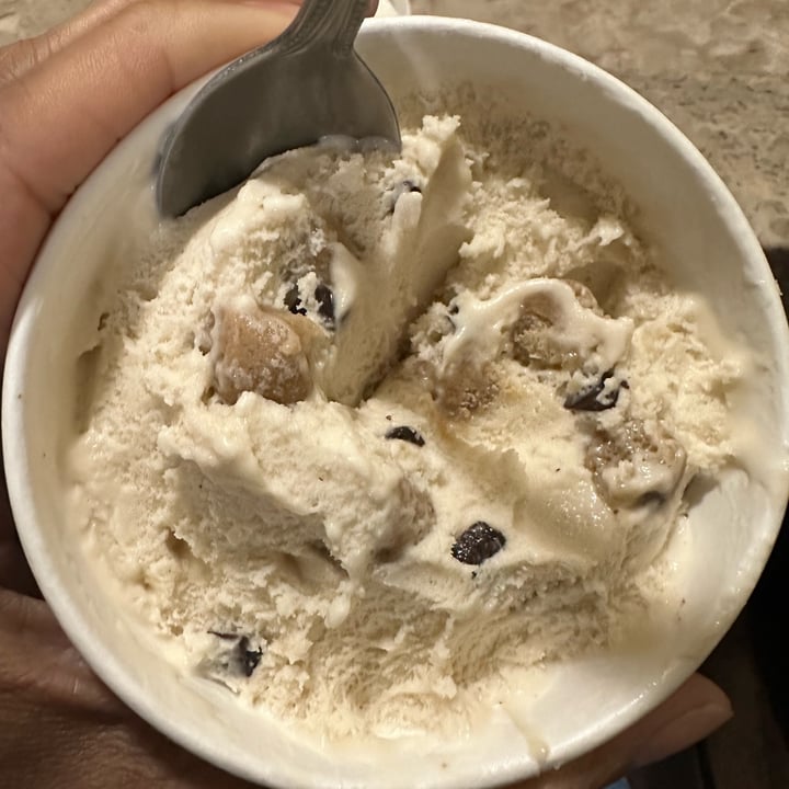 photo of Ben & Jerry's Chocolate Chip Cookie Dough shared by @1creolevegan on  08 Apr 2024 - review