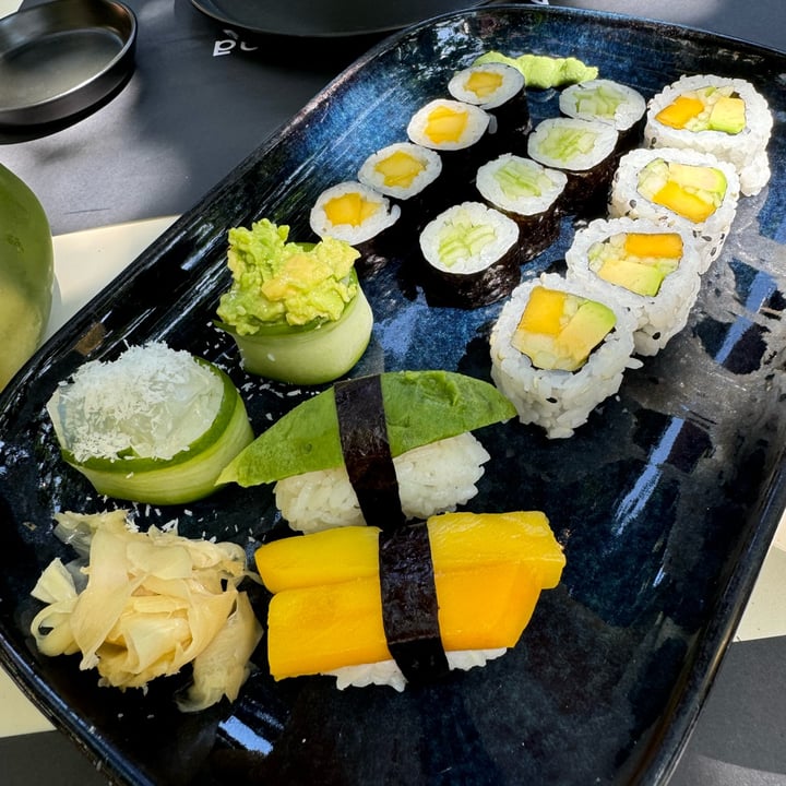 photo of Matchamama Restaurante matchamama vegan (16 sushi) shared by @beccatx on  25 Aug 2024 - review