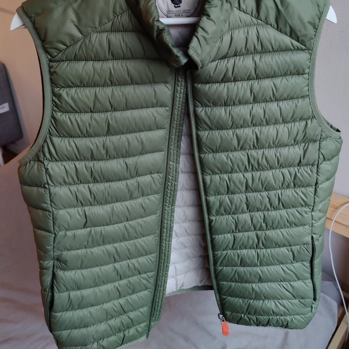 photo of Save the duck Puffer Vest shared by @siddharthjayaprakash on  02 Jan 2024 - review