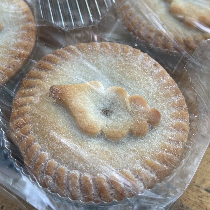 photo of Woolworths Food 6 Citrus Fruit Mince Pies shared by @annetaylor on  30 Nov 2023 - review