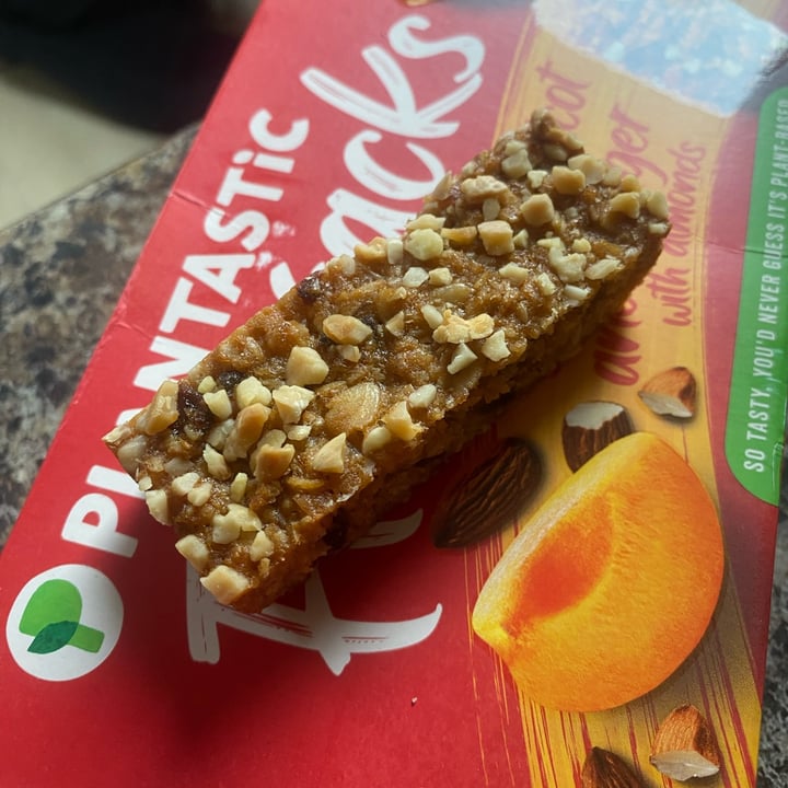photo of Plantastic Apricot and ginger flapjck shared by @meganthevegetable on  10 Sep 2023 - review