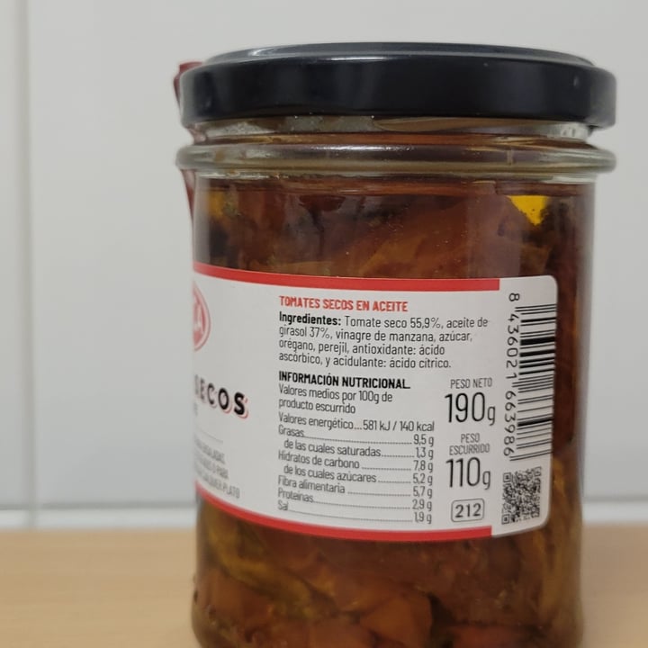 photo of Aranca tomates secos en aceite shared by @fivefeetvegan on  04 Mar 2025 - review