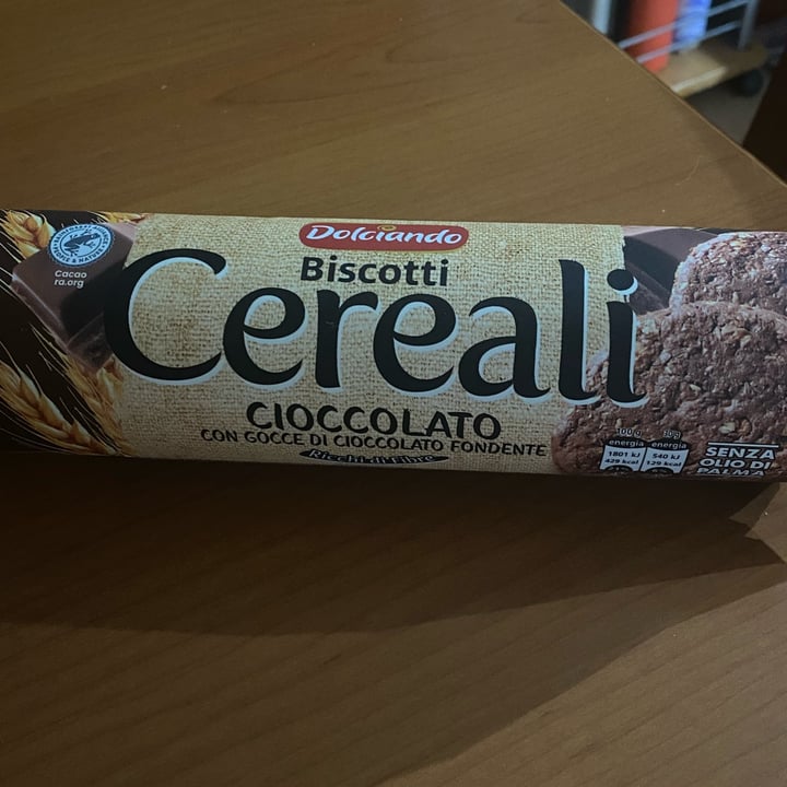 photo of Dolciando biscotti ai cereali con gocce di cioccolato fondente shared by @alltingarnej on  26 Oct 2024 - review