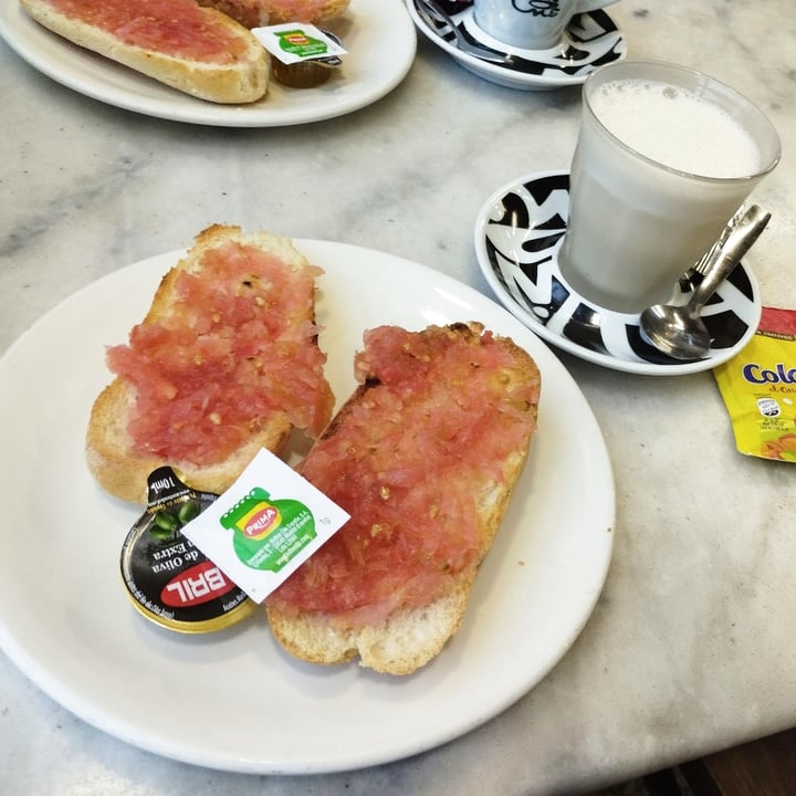 photo of Cafetería Bariloche Tosta con Tomate shared by @thechillvegan on  10 Sep 2023 - review