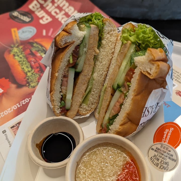 photo of VEGANBURG Woodleigh Hainanese Chickenless Burger shared by @shanna on  25 Aug 2023 - review