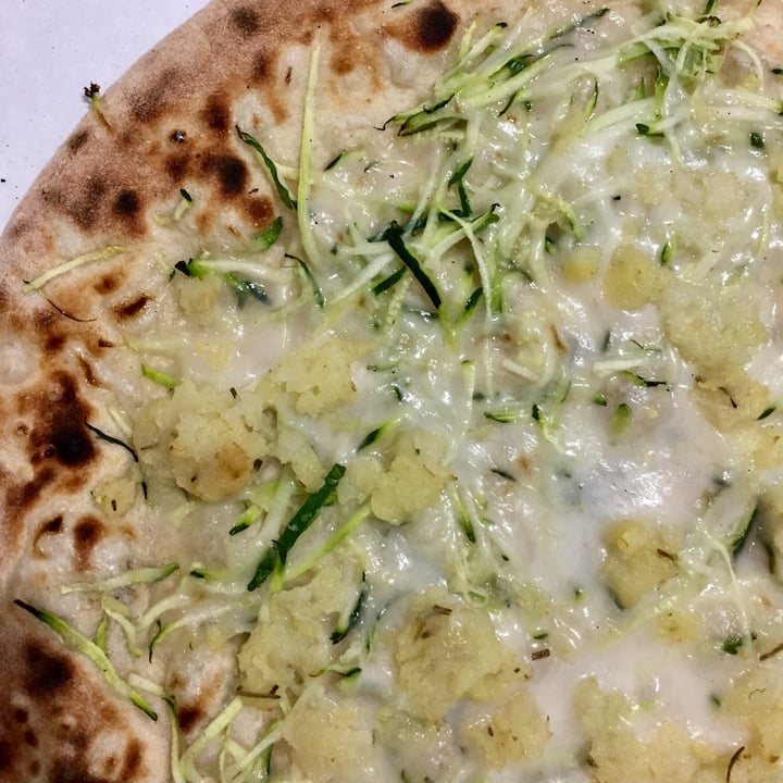 photo of You Pizza forno a legna Pizza zucchine e mozzarella veg shared by @azuki on  07 Nov 2023 - review
