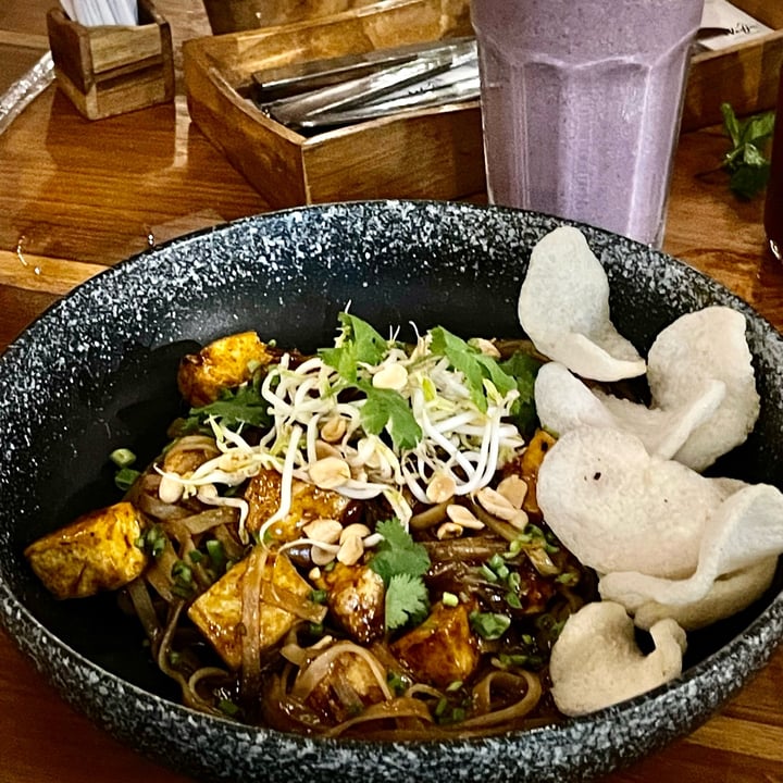 photo of Wedja Bali Vegetarian Pad Thai shared by @iloveveggies on  27 Nov 2023 - review