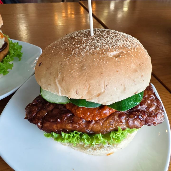 photo of nomVnom Bistro Temptation Satay Burger shared by @yunming on  03 May 2024 - review