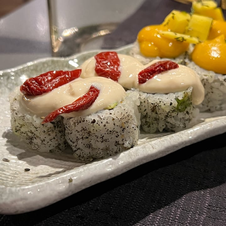photo of Domò Sushi Hosomaki crema di tofu e pomodori secchi shared by @m4ri0 on  26 Sep 2023 - review