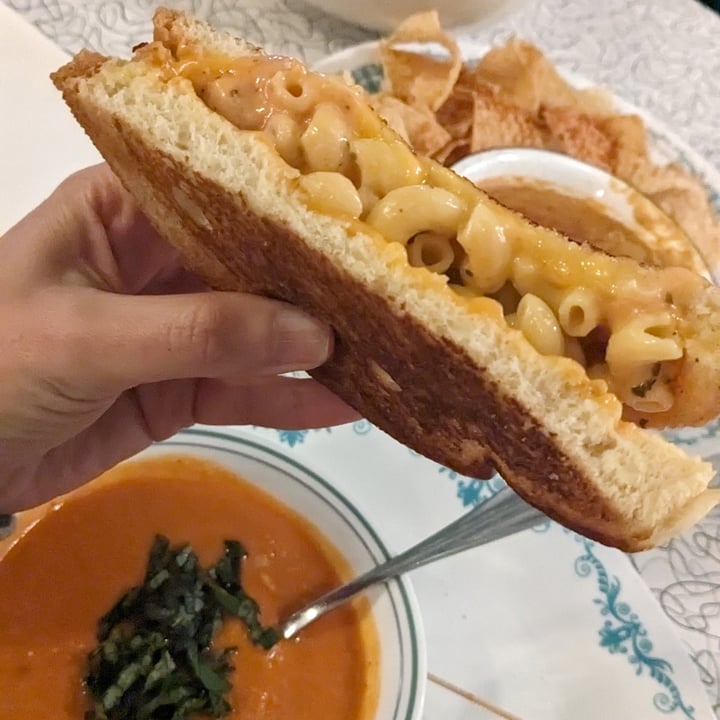 photo of Spiral Diner & Bakery Mac & Cheese Grilled Cheese shared by @mari84 on  07 Jan 2024 - review