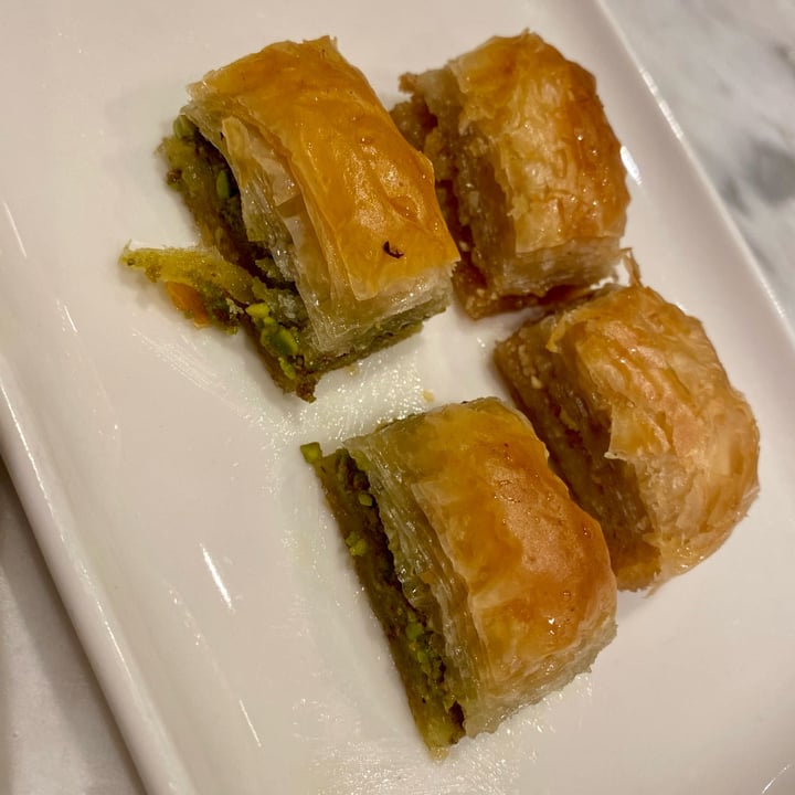 photo of Karaköy Güllüoğlu Fıstıklı Vegan Baklava shared by @riminivegan on  14 Apr 2024 - review