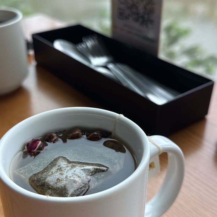 photo of nomVnom Bistro Peppermint Tea shared by @ginger-t on  08 Oct 2025 - review