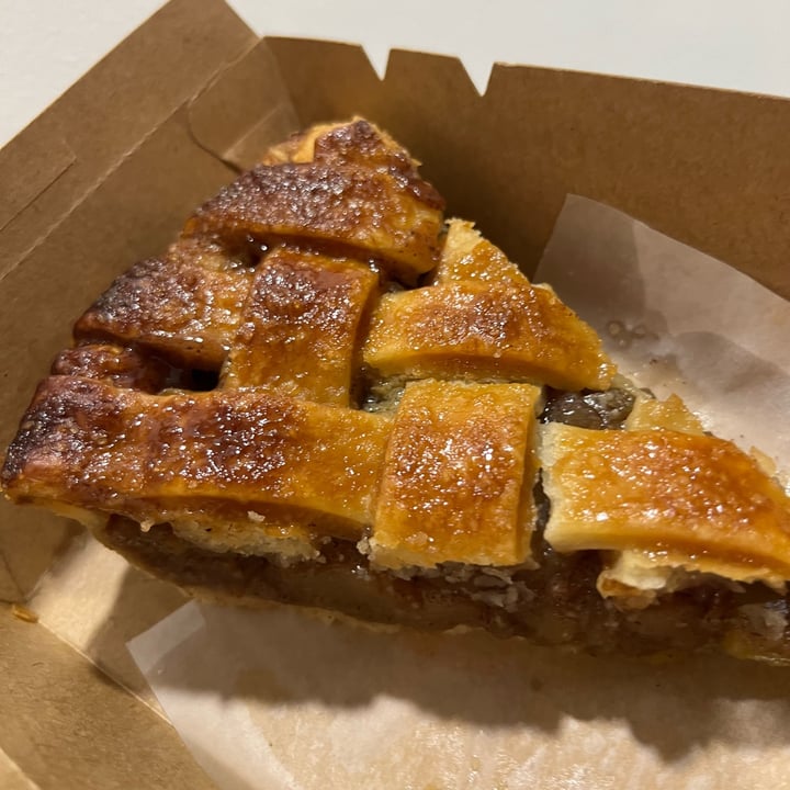 photo of Radeau Apple Lattice Pie shared by @soy-orbison on  12 May 2024 - review