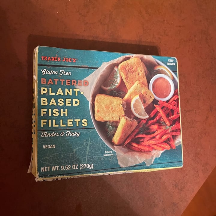 photo of Trader Joe's Battered Plant-Based Fish Fillets shared by @ravenmychelle on  04 Sep 2023 - review