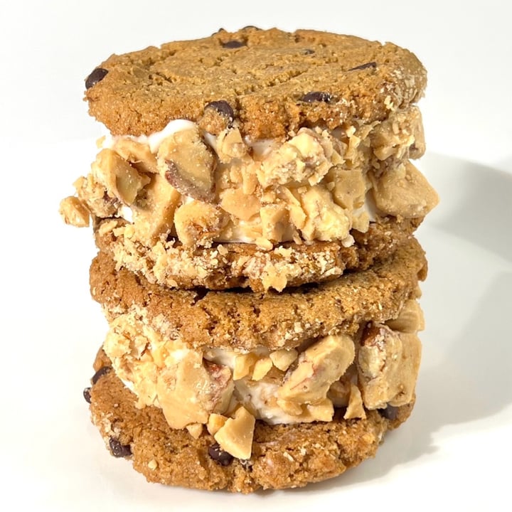 photo of Kate's Ice Cream Honee Almond Brittle Ice Cream Sandwiches shared by @pdxveg on  05 May 2024 - review