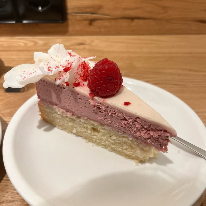 photo of Café Neundrei Raspberry cake shared by @giorgosvoulgarakis on  17 Mar 2024 - review