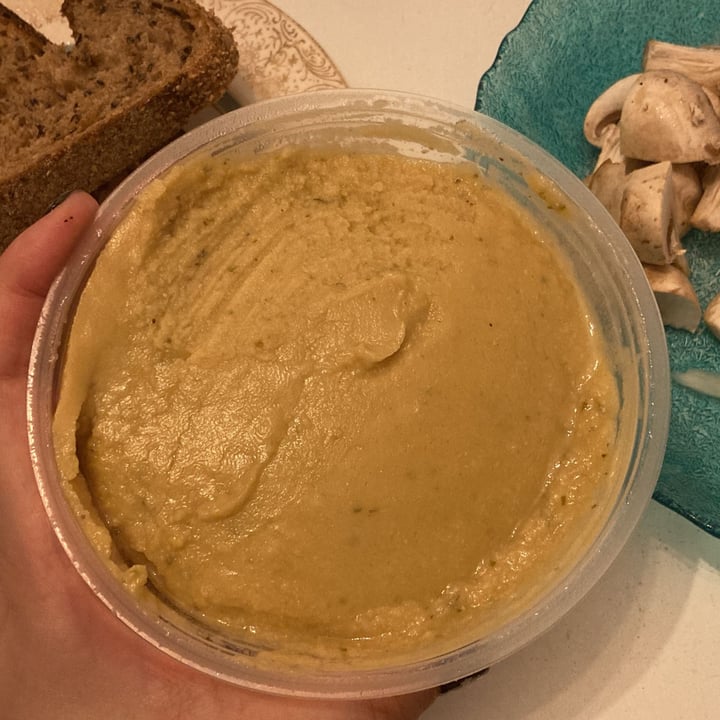 photo of Cuisine & Co Hummus Con Ajo, Perejil Y Pimentón shared by @taismf on  02 Feb 2024 - review