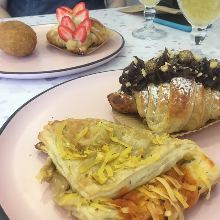 photo of VegannA Café e Bistrô Croissants E Rolls shared by @mayaramoeller on  13 Oct 2023 - review