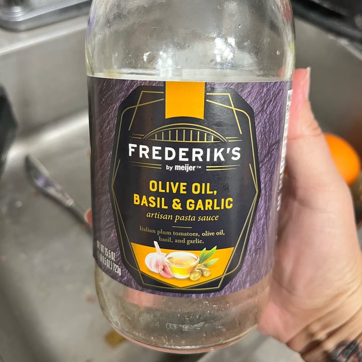 photo of Frederik’s by Meijer’s Olive Oil, Basil & Garlic artisan pasta sauce shared by @kristin548 on  04 Sep 2023 - review