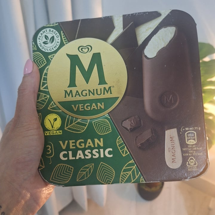 photo of Magnum Magnum Vegan Mini Classic Almond shared by @ez91 on  20 Nov 2024 - review