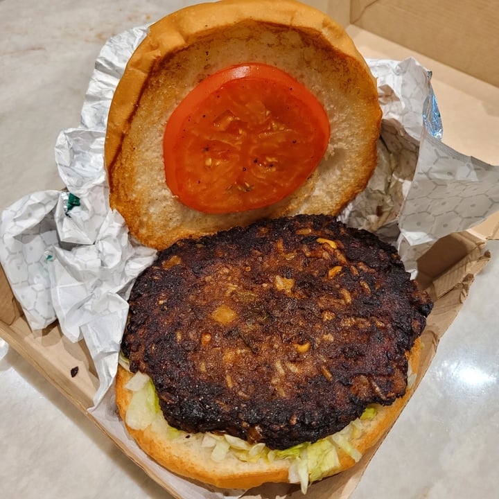 photo of Jakes Burgers Black Bean Burger shared by @strawberrycupcake on  05 Jul 2024 - review