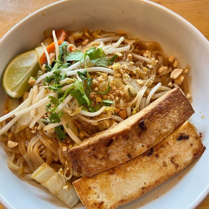 photo of Yum Yum Noodle Bar - Kingston Vegan Pad Thai shared by @stephjc on  02 Sep 2023 - review