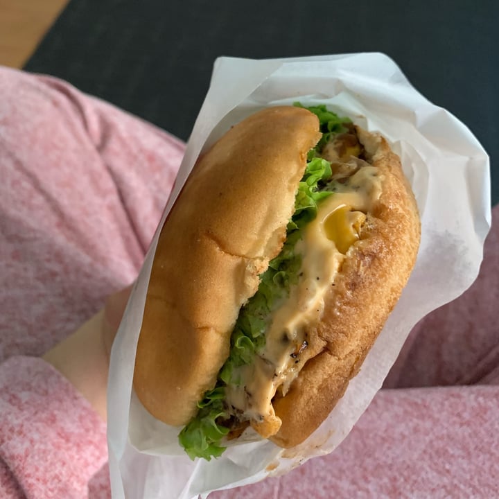 photo of Goyo’s Plant-Based Burgers Roma Hamburguesa sencilla shared by @beanievi on  04 Oct 2023 - review