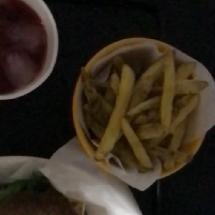 photo of Sandoiti Snack Bar fries shared by @travelguy on  04 May 2024 - review