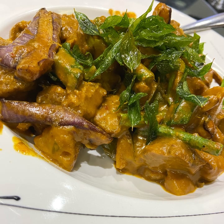 photo of LVC Vege Restaurant 创意林镇藩料理坊 vege rendang shared by @fxk on  23 Apr 2024 - review