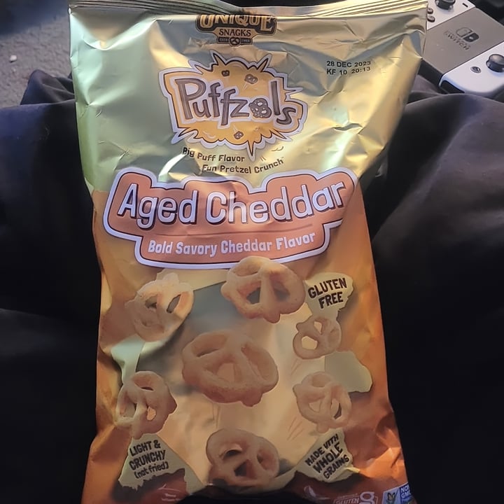 photo of UNIQUE snacks puffzels aged cheddar shared by @yunafreya on  01 Sep 2023 - review