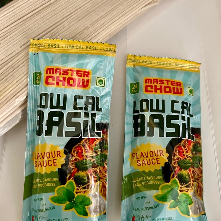 photo of Master Chow Noodle Kit (Low Cal Basil) shared by @veganniran on  16 Mar 2024 - review