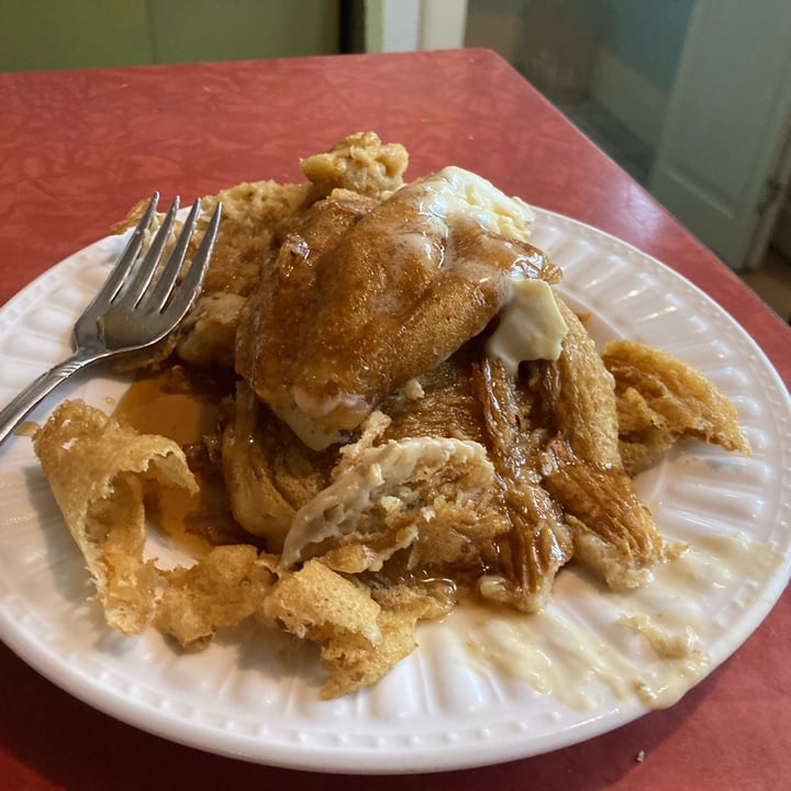 photo of Cleveland Vegan Apple Granola Crumble Pancakes shared by @jarmaline on  22 Oct 2023 - review