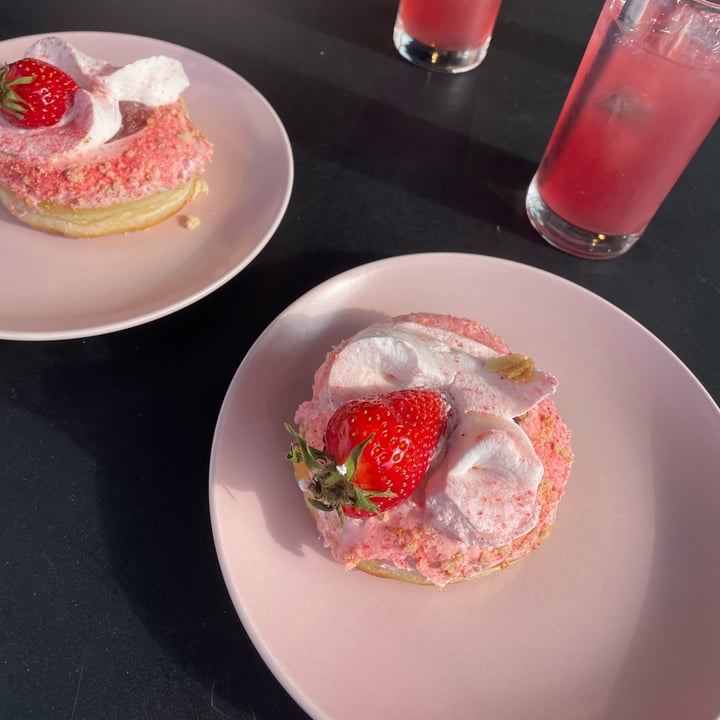 photo of Brammibal's Donuts Strawberry Cream Cake shared by @gruenepaprika on  27 May 2024 - review