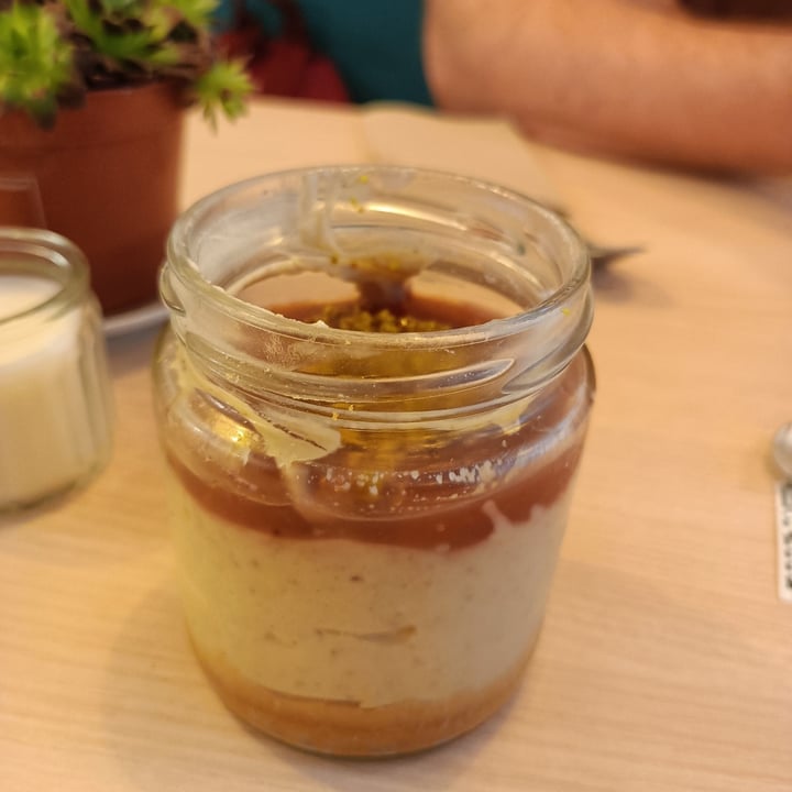 photo of Che Vegan café cheesecake de pistacho shared by @tanialba on  17 Nov 2024 - review