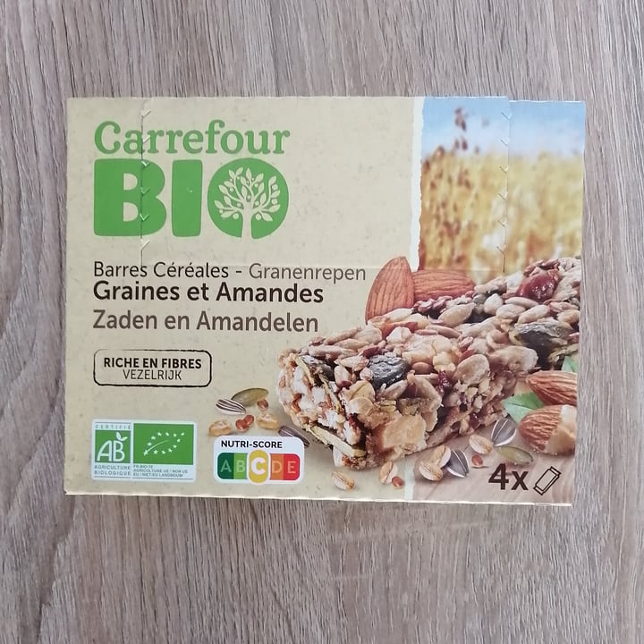 photo of Carrefour Bio Barre de céréales graines et amandes shared by @pandapolaire on  25 May 2024 - review