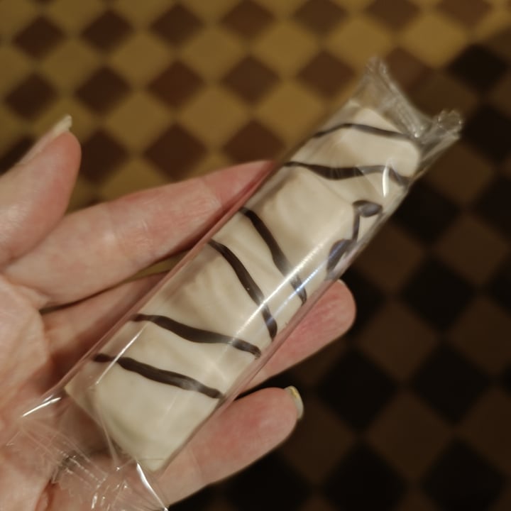 photo of LoveRaw cream cream wafer bar white choc shared by @frenchvegangirl on  21 Feb 2024 - review